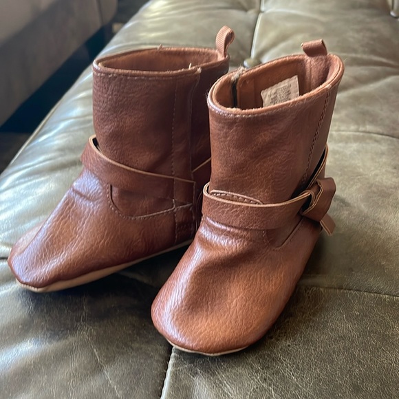 Old Navy Baby Girl Brown Boots 12-18M - Picture 1 of 4